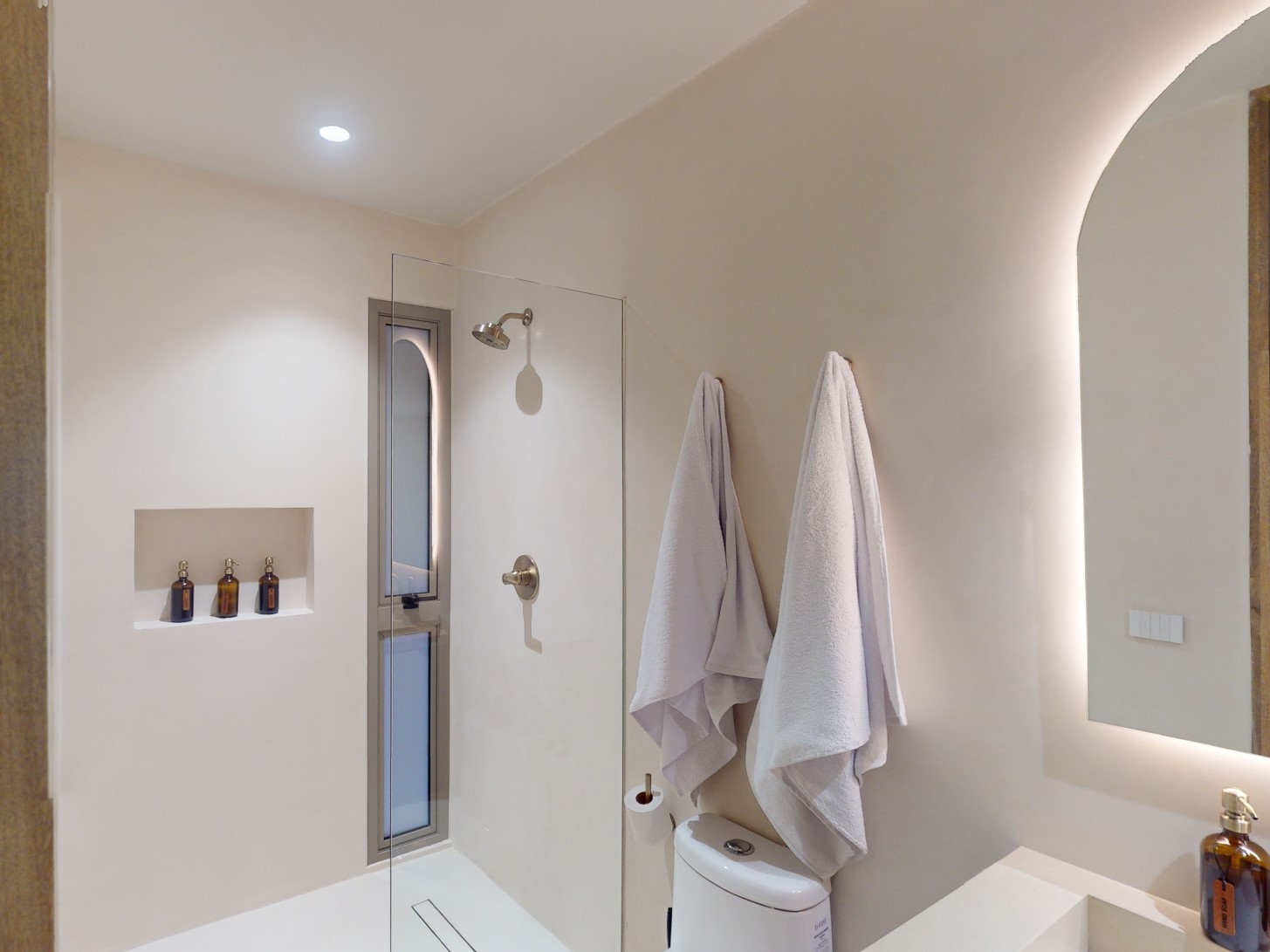 H204 - Luxury Apartment | Photo 8