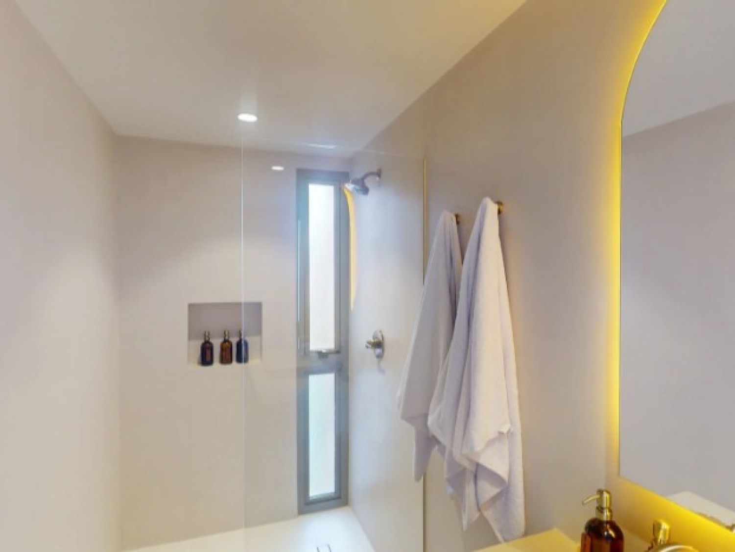 D201 - Elegant Apartment | Photo 8