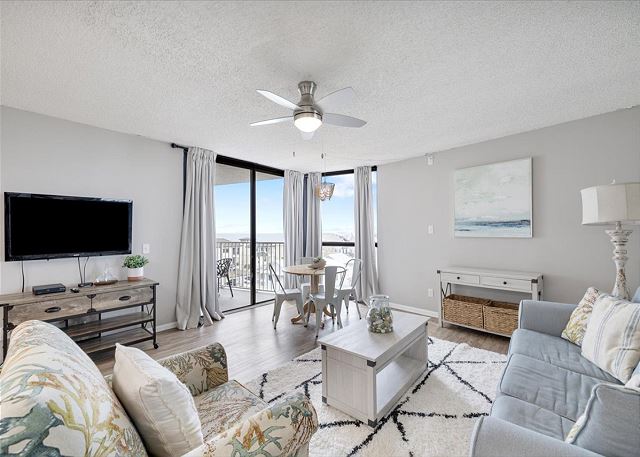 Coastal Comfort Awaits.. Stunning Gulf Views! Private Beach Access