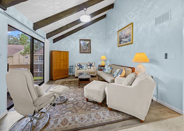 Newly Upgraded Garden Villa for Two – Walk to Beach & Resort Amenities!