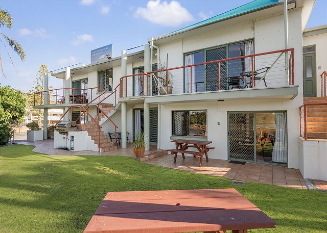 Beachfront 5, 25 Willow Street,