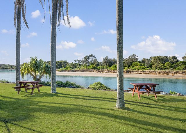Beachfront 6, 25 Willow Street,