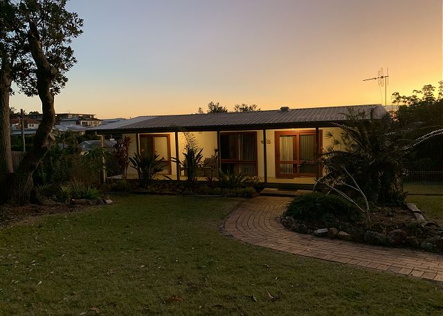 Rocky Beach Cottage, 26 Pacific Drive,