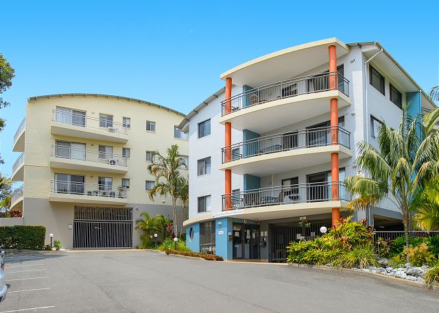 Flynn's Beach Resort 