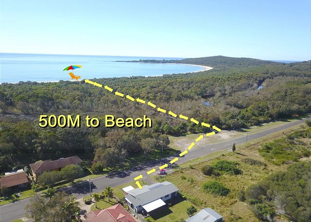 Comfortable air conditioned, pet friendly holiday home with large open...