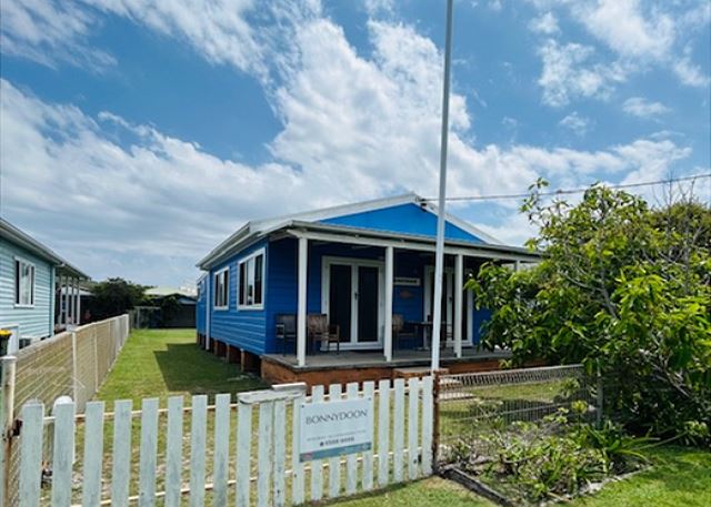 Comfortable, pet friendly cottage that is only a short stroll to the...