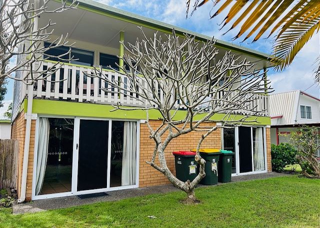 Large holiday home opposite the creek with plenty of room for all the family