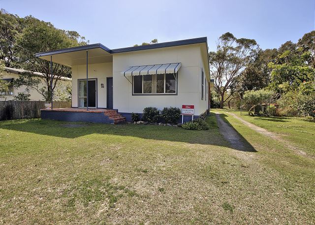 Muller's Cottage: A Spacious and Pet-Friendly Three-Bedroom Retreat.