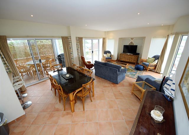 Stunning Penthouse in the Heart of Town – Views, WiFi & Walk to Everything