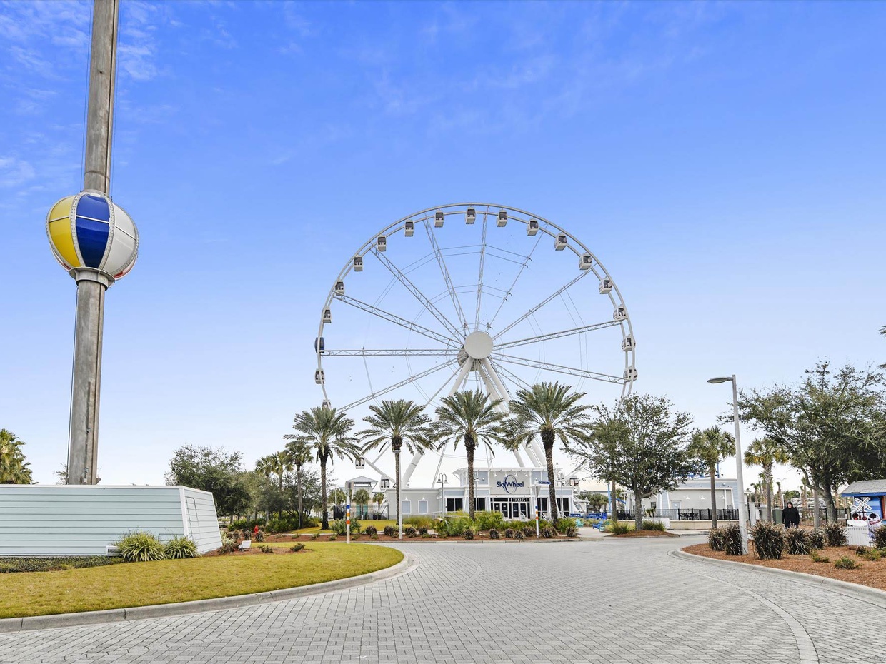 Pier Park shopping dining and entertainment near Barefoot Paradise in Panama City Beach