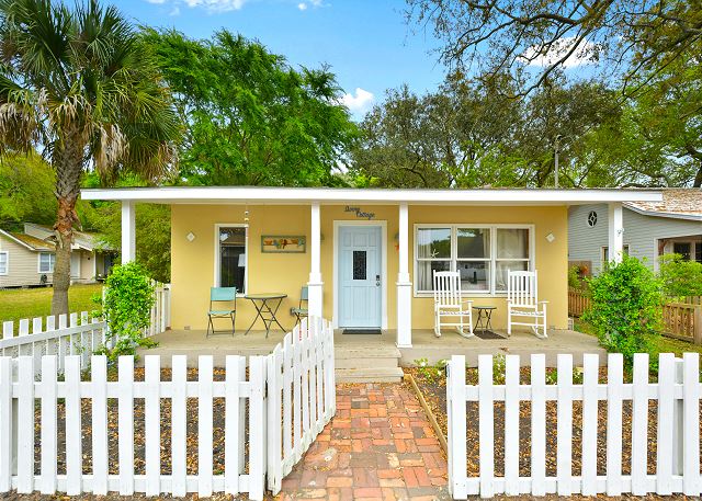 Sunny Cottage George Lotson