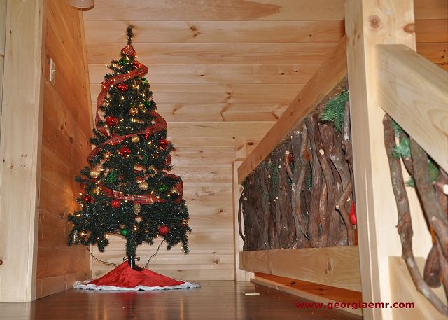 Christmas is around the corner! We welcome you and your family at “Livintha Dream Lodge” You have a bless holidays and enjoy your stay.
