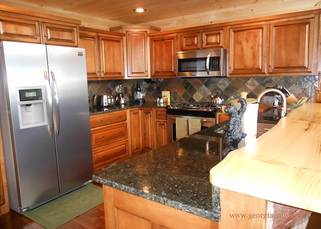 Granite counters, terrazzo tile and hardwood floors. Fully equipped.