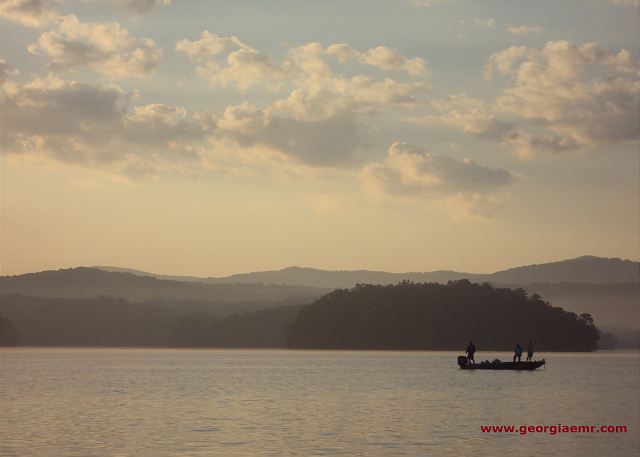 For your best vacation ever! Just minutes to all fun and excited outdoor activities like waterfalls, whitewater rafting, fishing, hiking and everything Lake Blue Ridge has to offer for your unforgettable vacation.
Book your reservation Today!