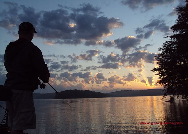 For your best vacation ever! Just minutes to all fun and excited outdoor activities like waterfalls, whitewater rafting, fishing, hiking and everything Lake Blue Ridge has to offer for your unforgettable vacation.
Book your reservation Today!
