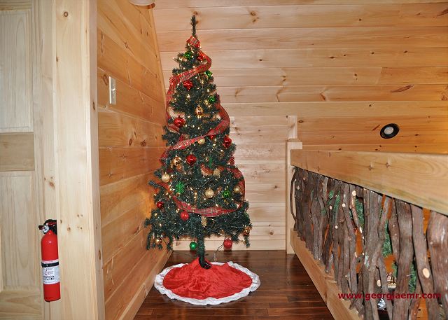 Christmas is around the corner! We welcome you and your family at “Livintha Dream Lodge” You have a bless holidays and enjoy your stay.