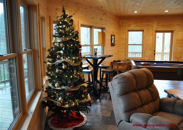 Christmas is around the corner! We welcome you and your family at “Livintha Dream Lodge” You have a bless holidays and enjoy your stay.