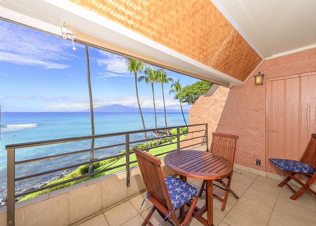 KULEANA 622 -OCEANFRONT Steps from water! New Remodel!