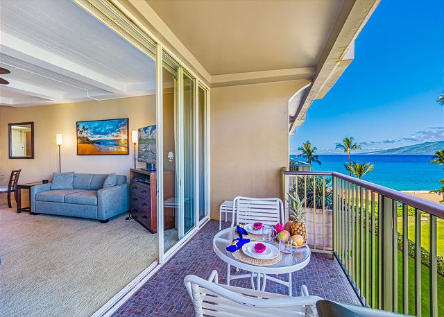 Directly on Kaanapali Beach Fabulous Oceanview Studio - Whalers 518