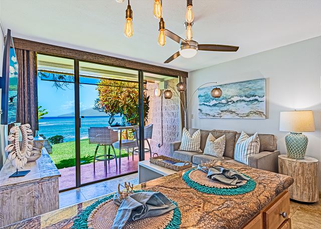Kuleana 706 - Oceanfront low rise, ground floor. Secluded Beach!