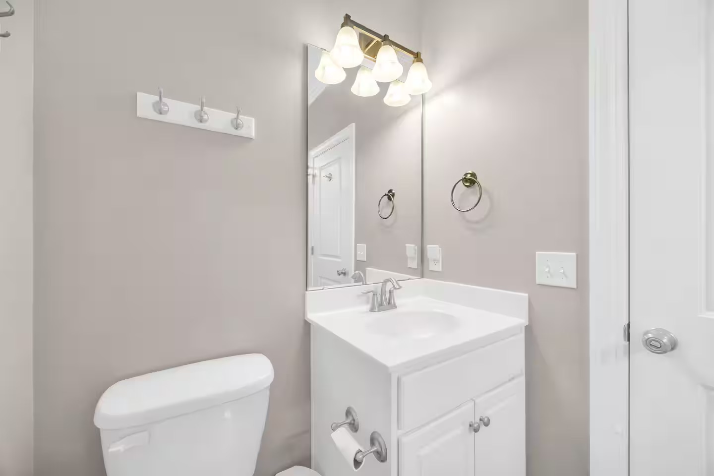 Full Bathroom 3