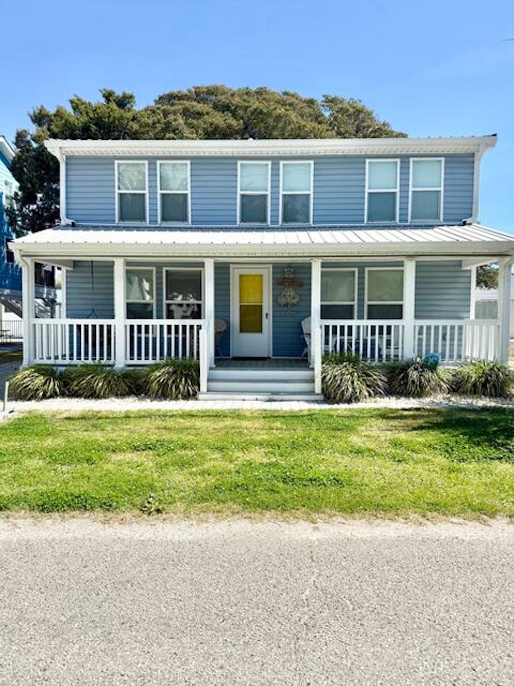 Ultimate vacay home, walk to beach, fenced in yard