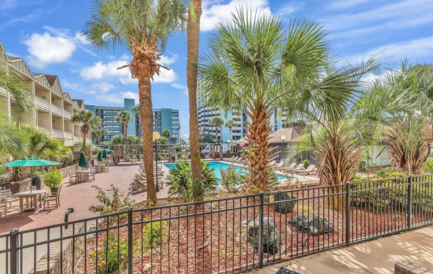 2nd-row! Fresh Breeze, Q bed, pool view | Photo 6