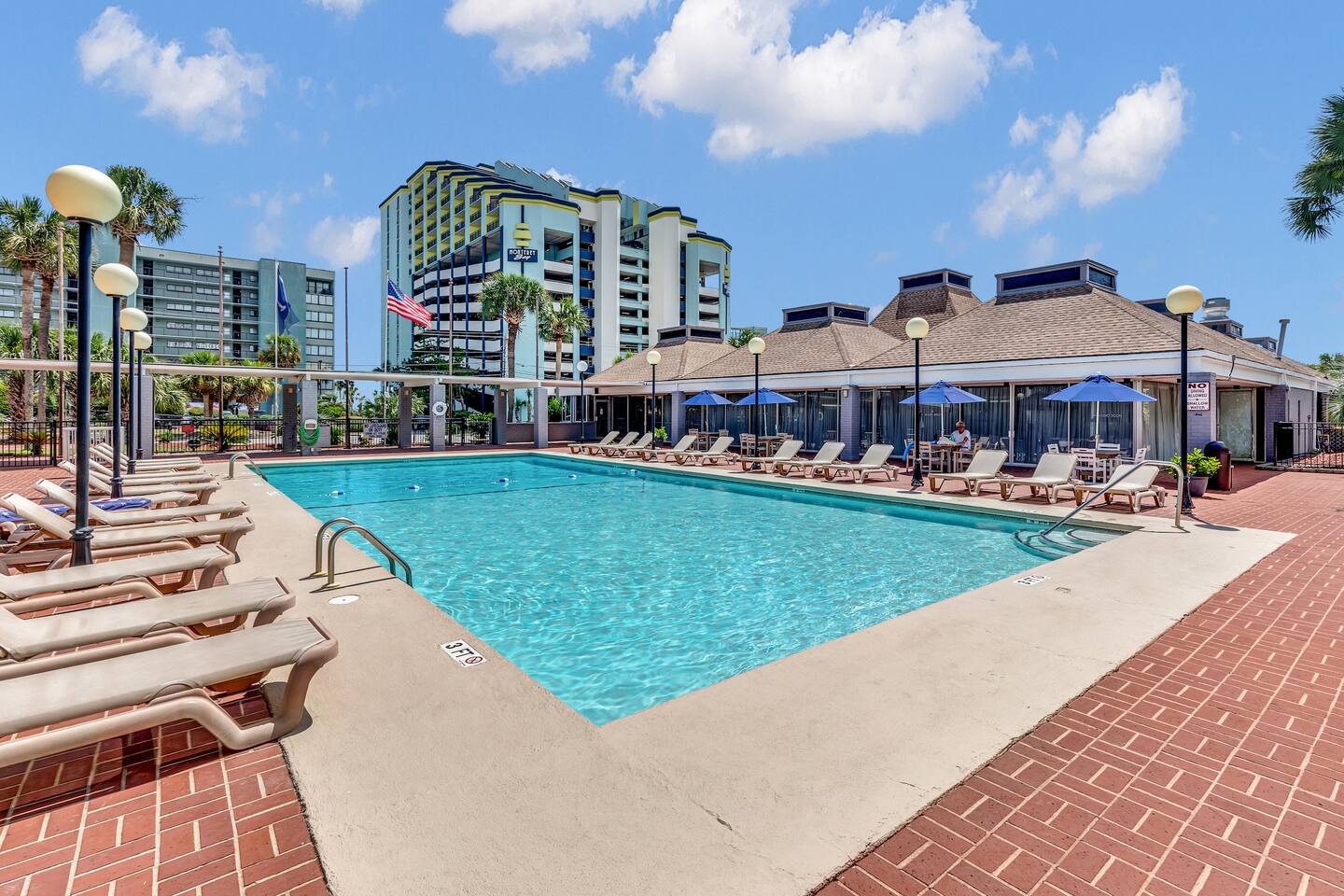 2nd-row! Fresh Breeze, Q bed, pool view