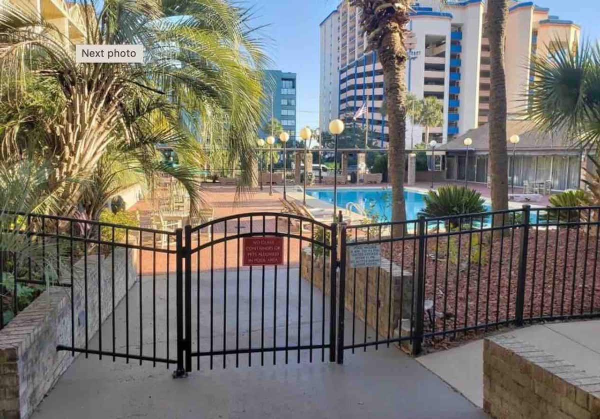 The Bungalow, 2nd row from Ocean, Pool/Hot Tub!