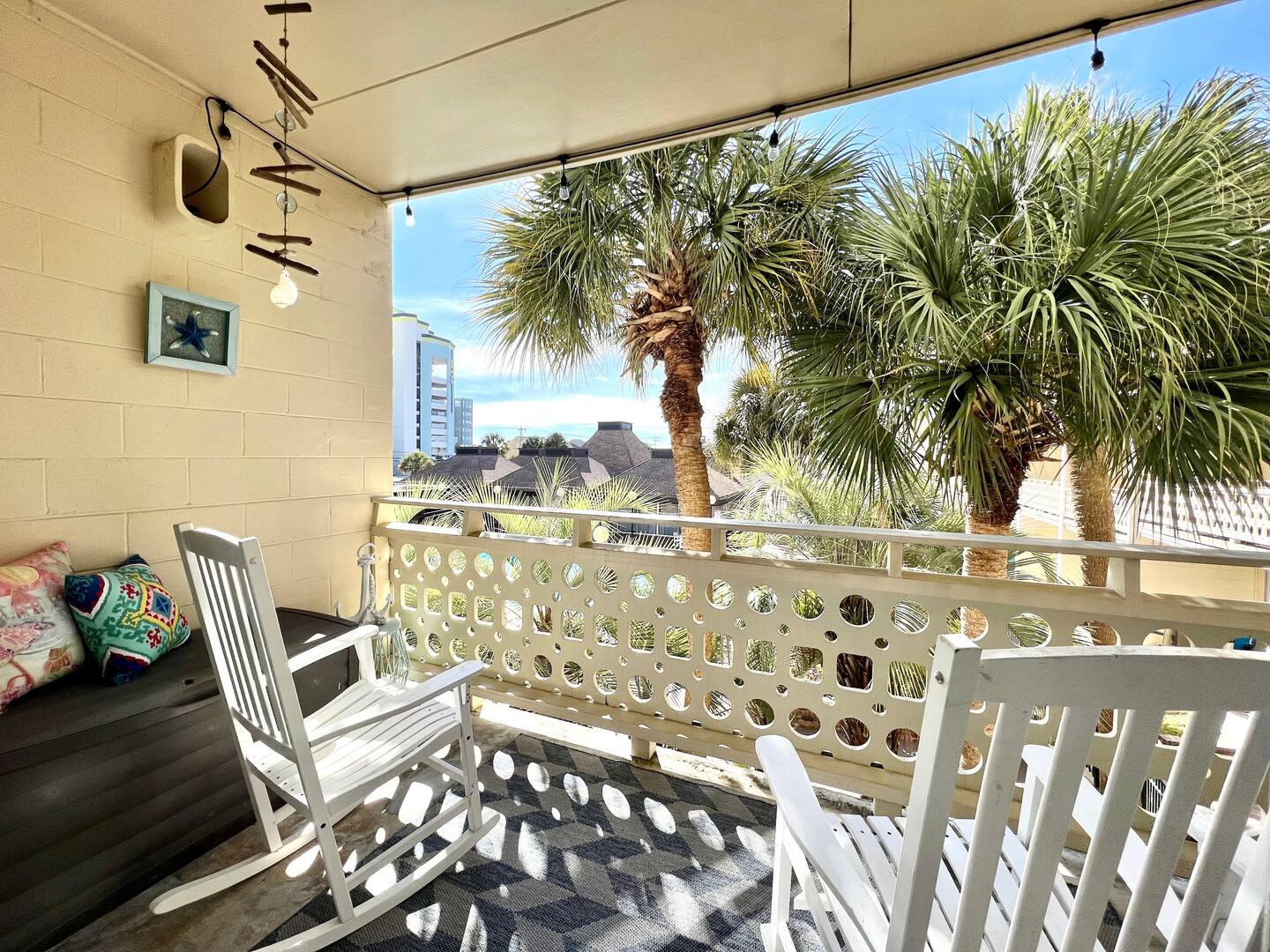 The Hideaway, 5 Star SuperHosts, Quiet pool view!