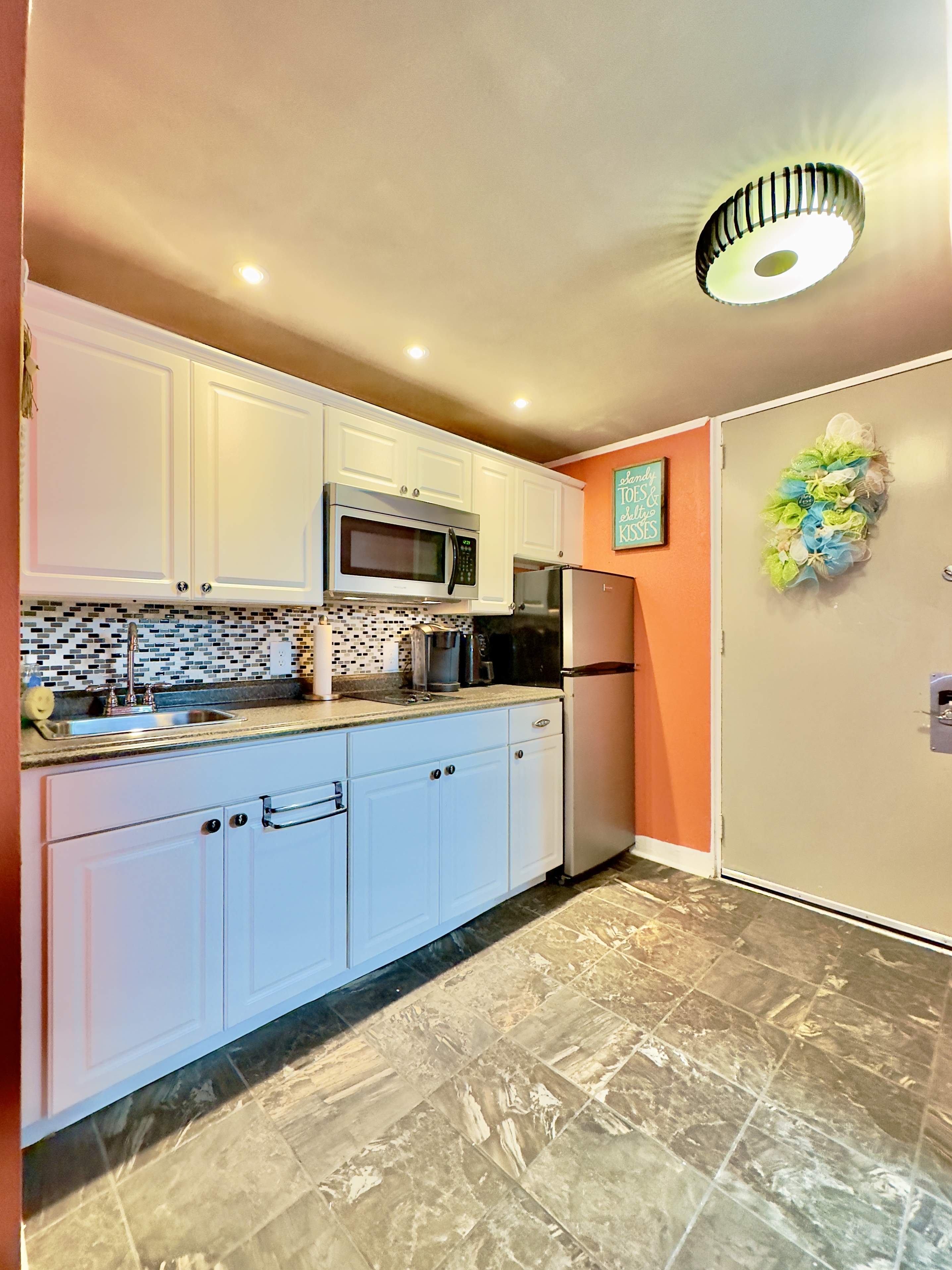 NEW! 2nd Floor Studio w/Kitchen