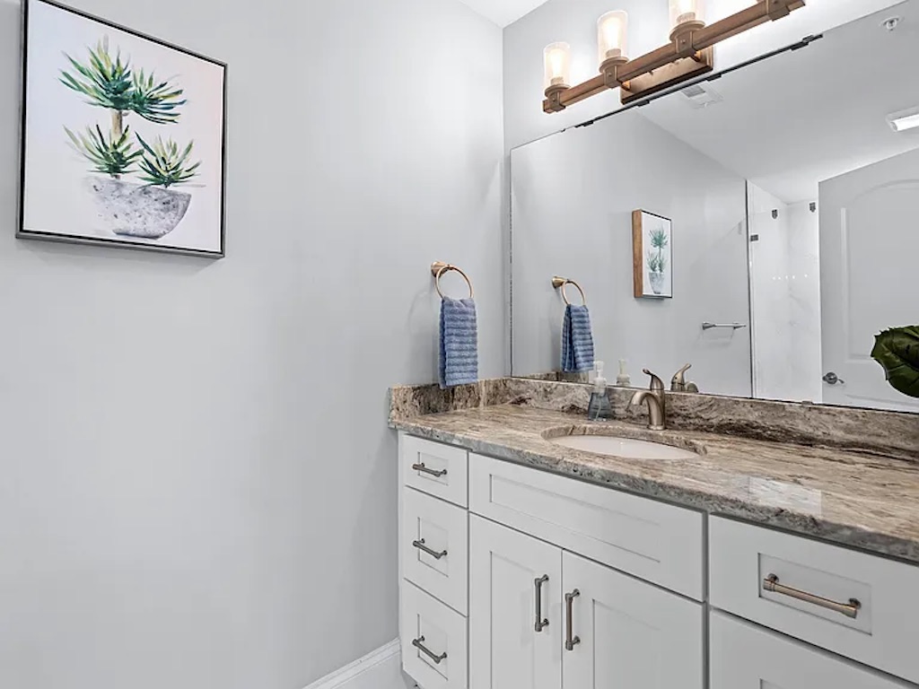 2nd Floor Full Bathroom