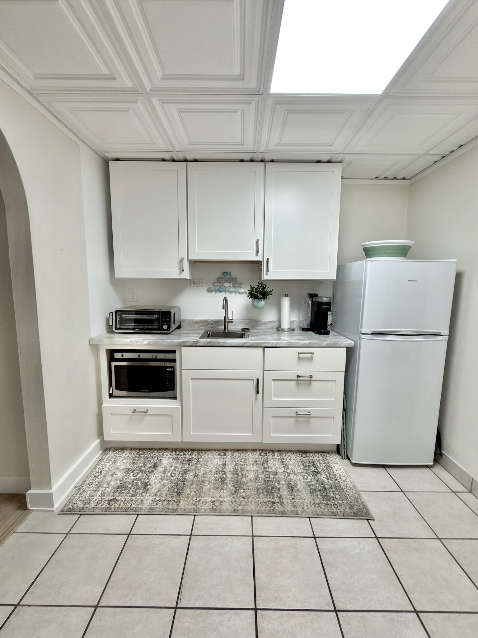 Peak-a-Boo Beach View 1 Bed/1 Bath Condo | Photo 4