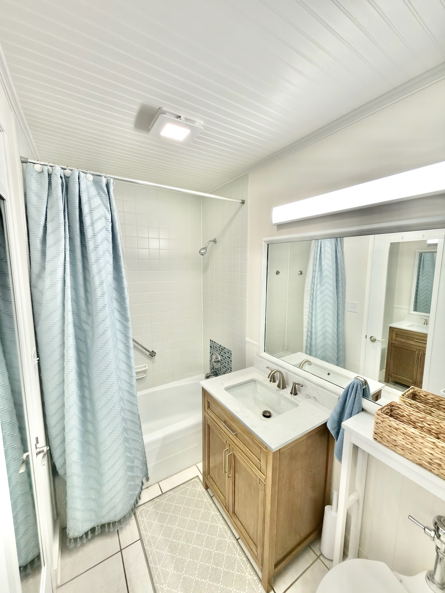 Peak-a-Boo Beach View 1 Bed/1 Bath Condo | Photo 12