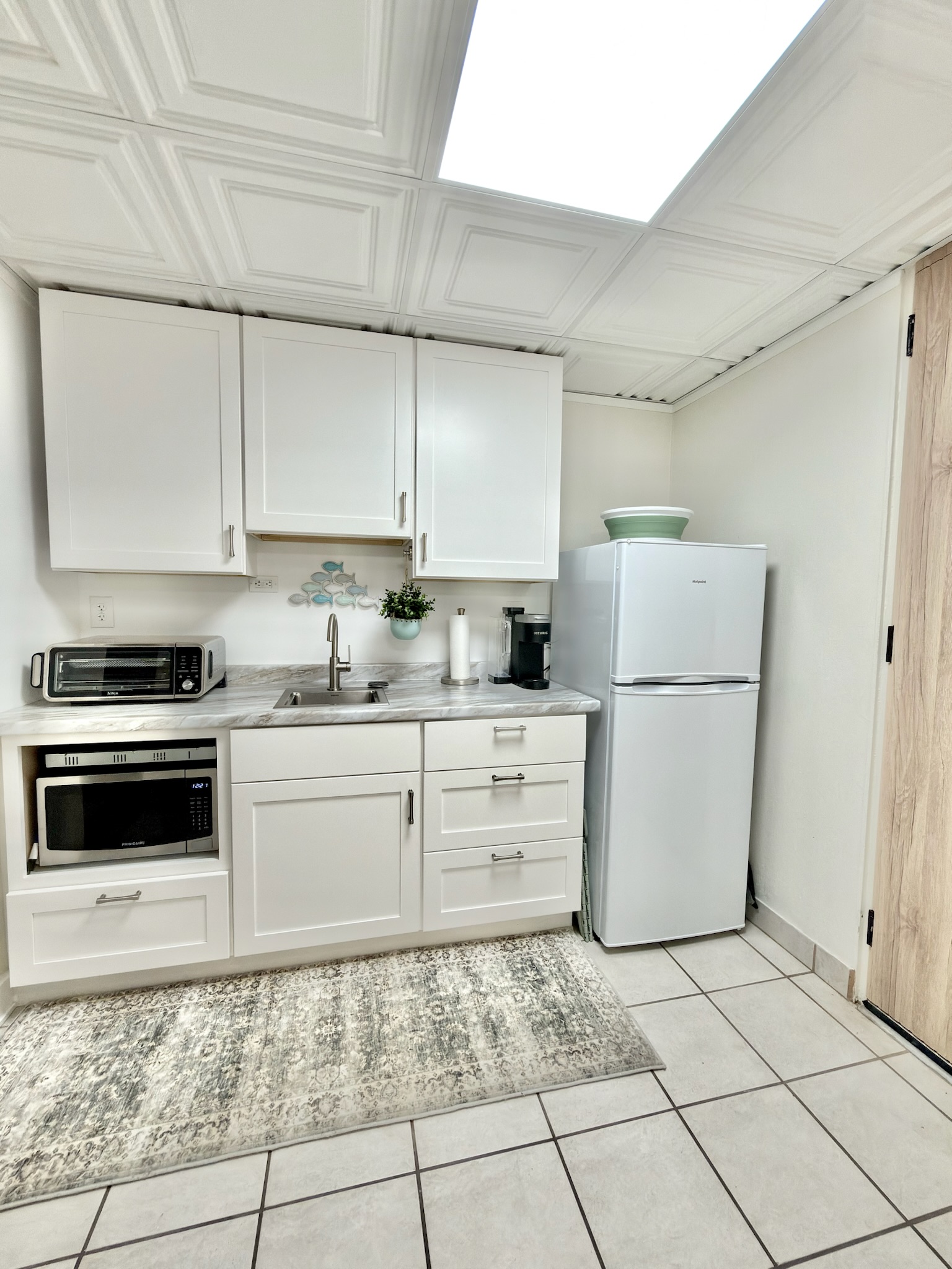 Peak-a-Boo Beach View 1 Bed/1 Bath Condo | Photo 3