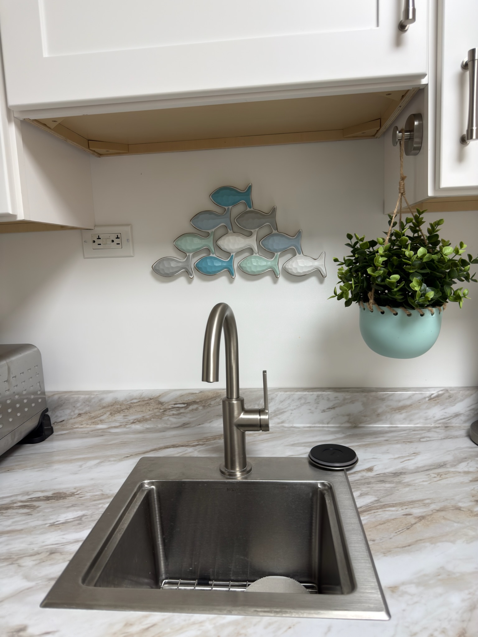 Peak-a-Boo Beach View 1 Bed/1 Bath Condo | Photo 7