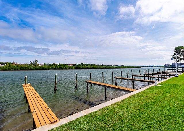 Totally Remodeled Bayshore Yacht and Tennis Club-Fantastic Intracoastal View