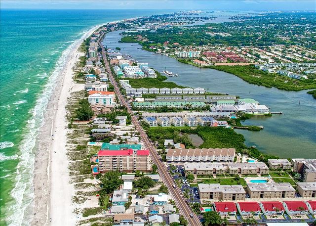 Charming 2-Bedroom Plus Loft Beachside Retreat