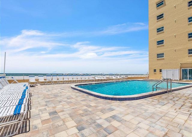 Holiday Villas III- 106 in Indian Shores-Use promo FALL7FOR6 August–November!