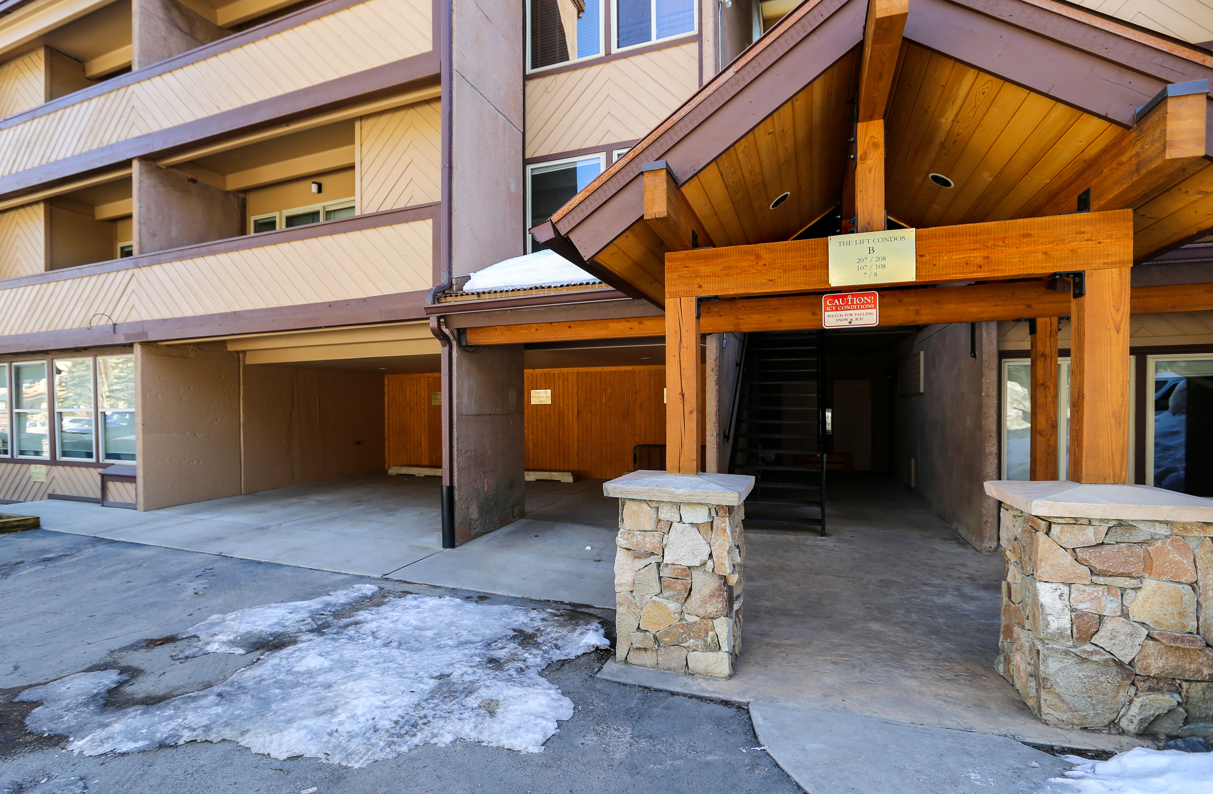 Lift 107B Summit Mountain Rentals