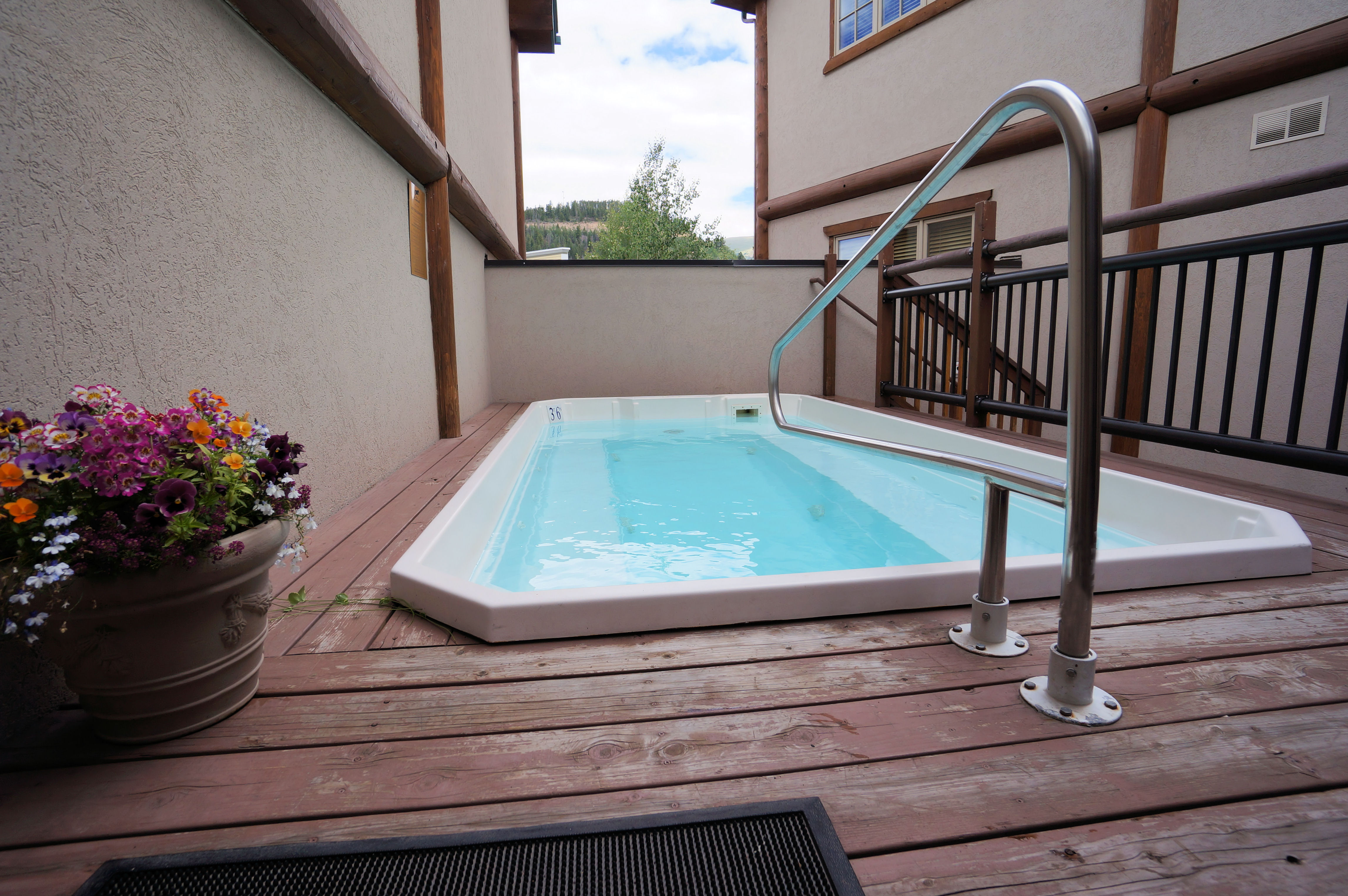 Corral 2b 2b Hot Tub 205w Summit Mountain Rentals