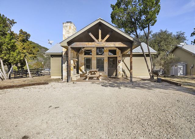 Concan Springs Around The Bend (Cabin 1)