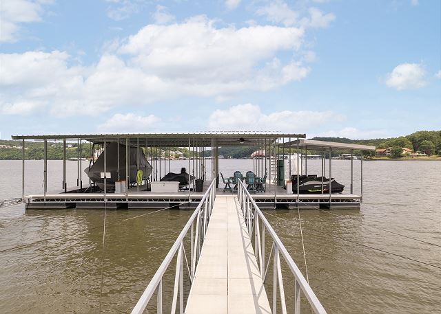 Crystal Springs - Lakefront with Hot Tub!