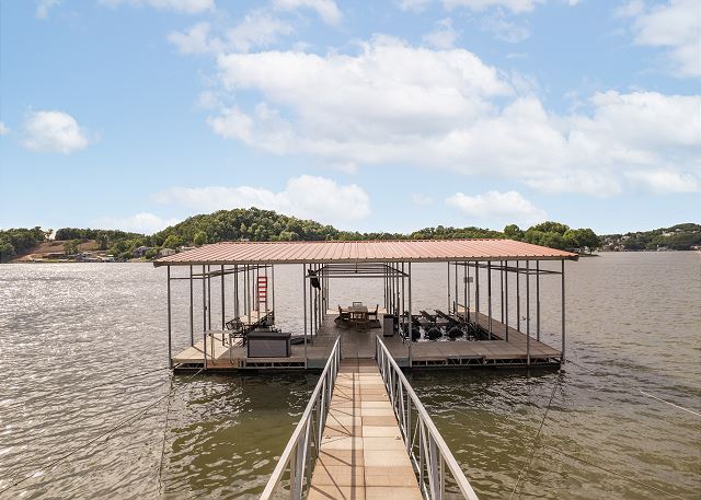 Pleasure Point - Waterfront house w/Dock off Bagnell Dam Strip