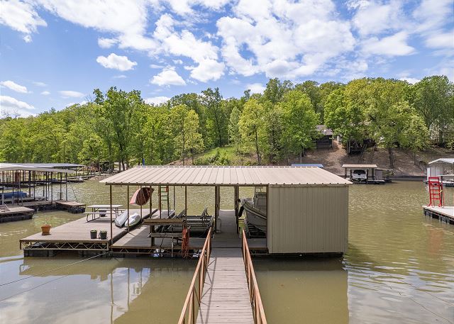 Moss Hollow - Four bedroom house in quiet cove!