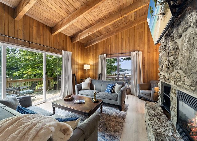 Marina House - Lakeside retreat with boat slip & ramp