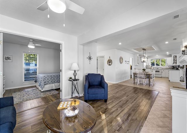 2 Story waterfront with panoramic views