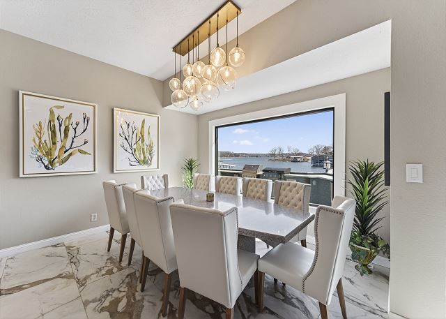 Crocker Cove - Stunning 6 bedroom lakefront house