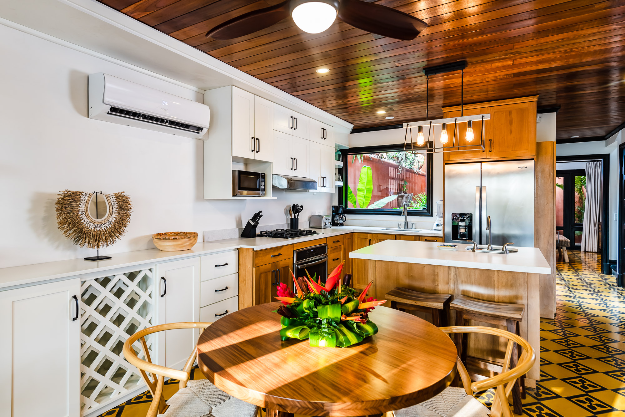 Full Kitchen.