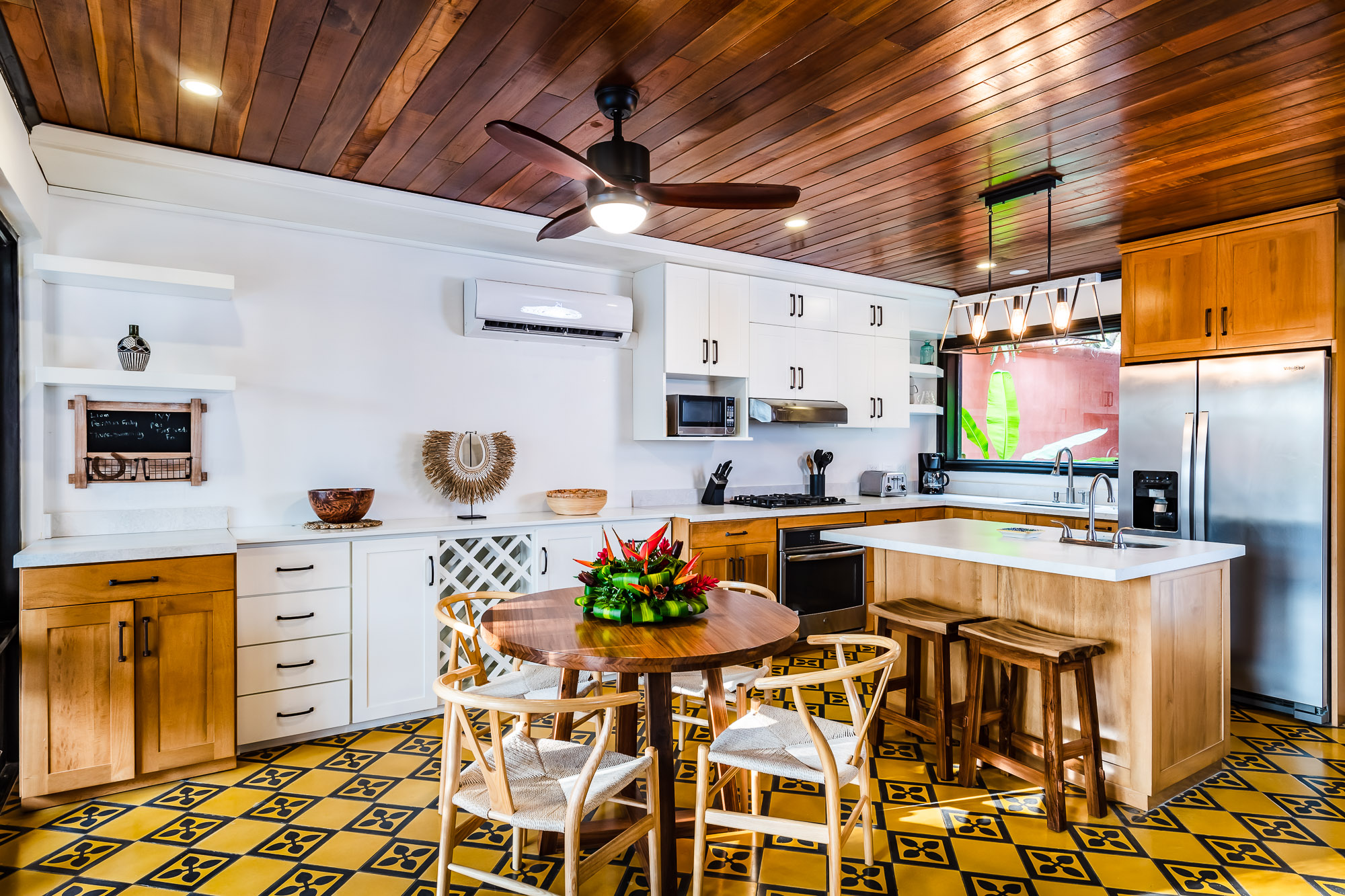 Full Kitchen.